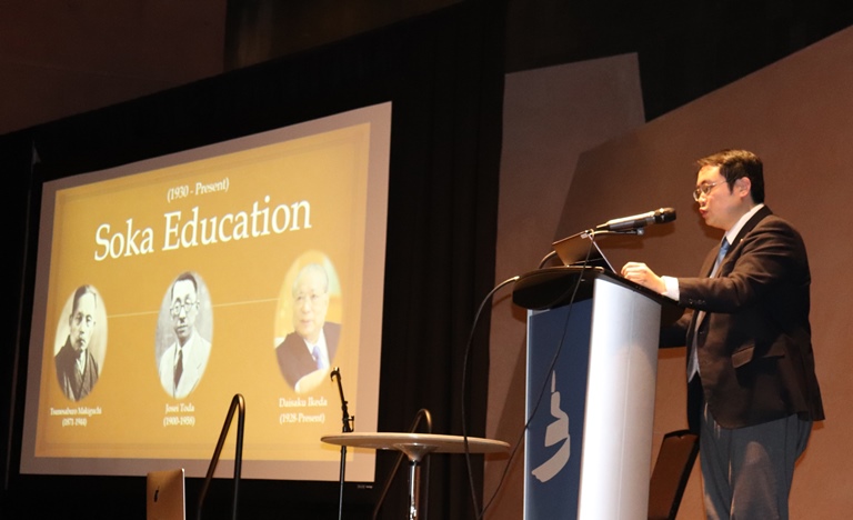 Kansai Soka High School teacher Kazuhiro Iguchi gives a presentation on Soka education